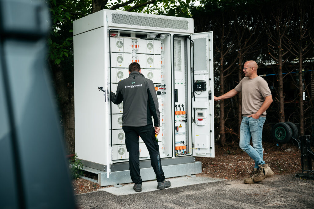 Overleg tussen Energytrend en klant over energie-installatie